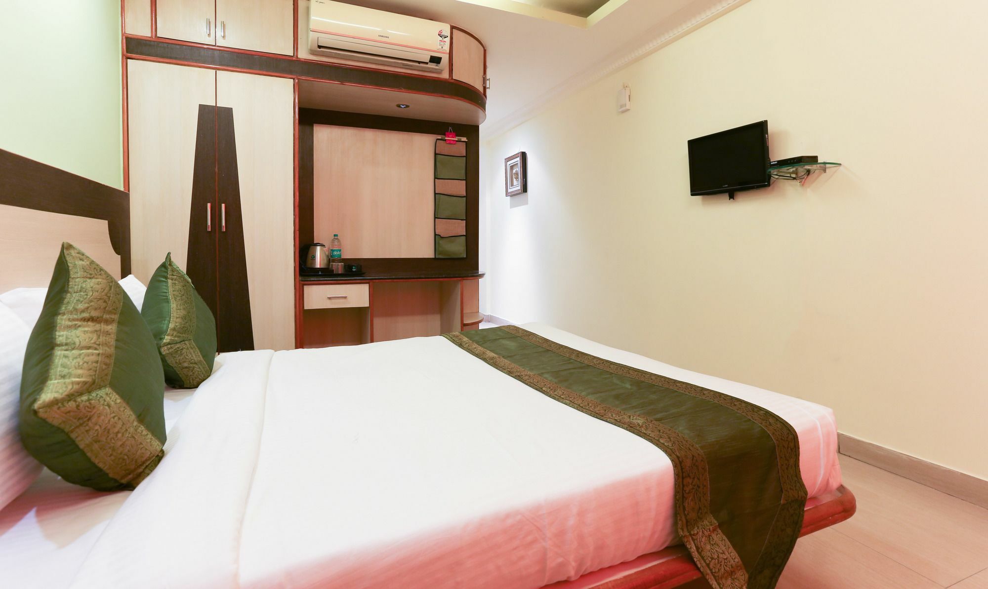Hotel Treebo Trip Grand Regency Bangalore Exterior foto