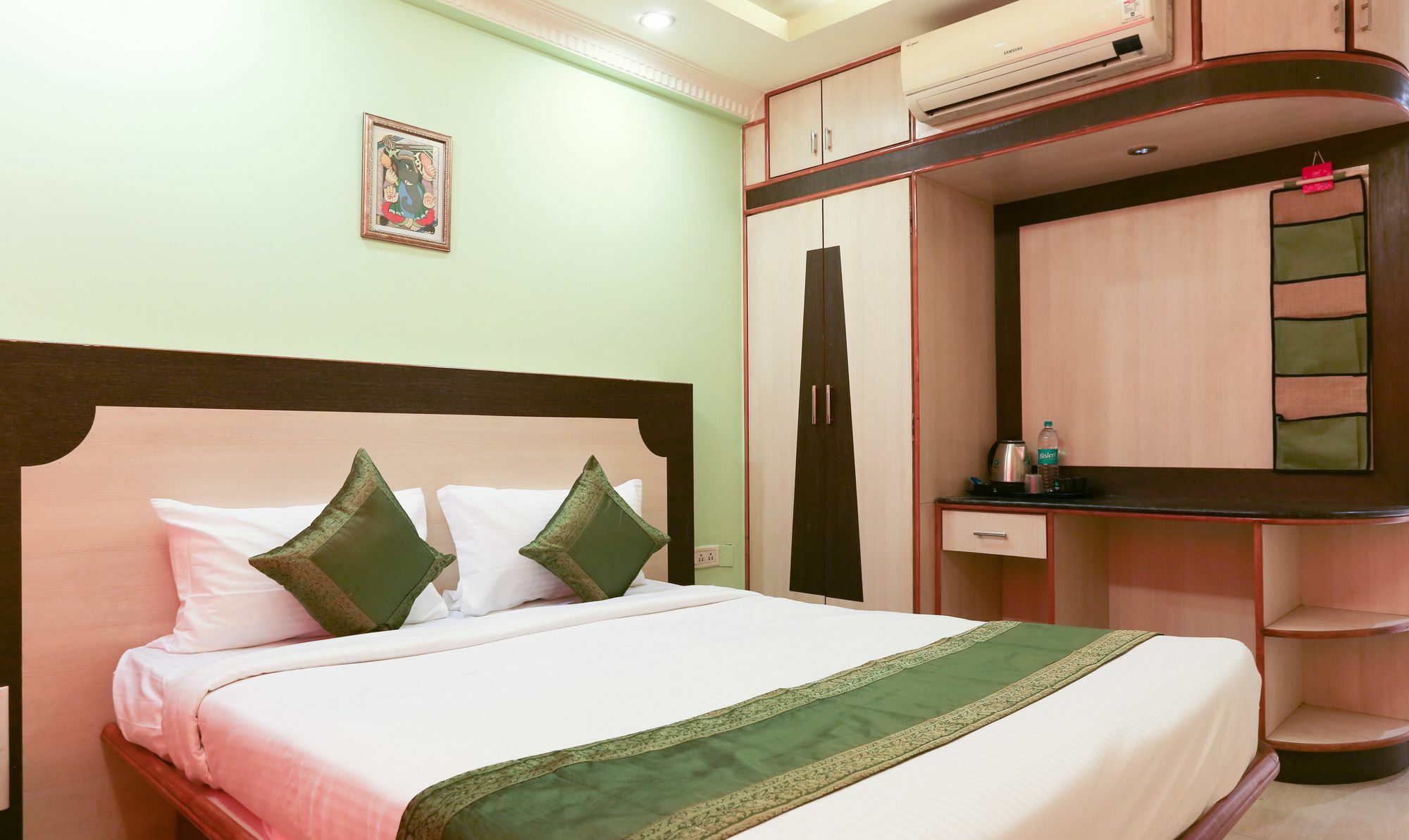 Hotel Treebo Trip Grand Regency Bangalore Exterior foto