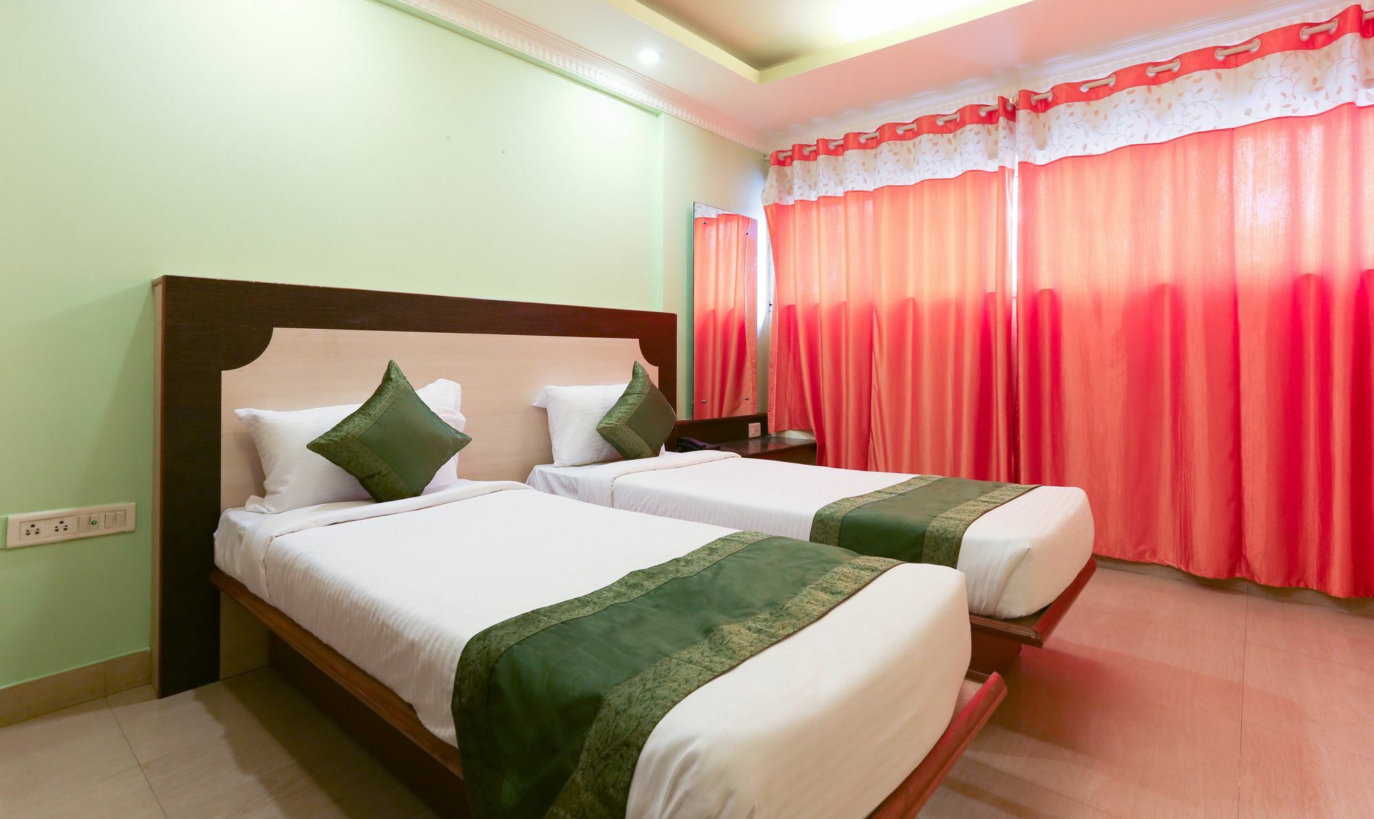 Hotel Treebo Trip Grand Regency Bangalore Exterior foto