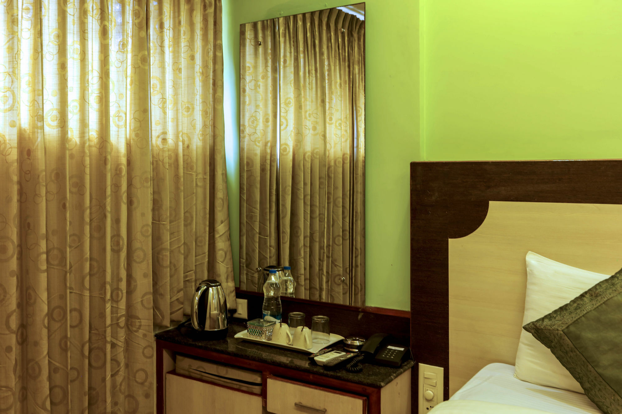 Hotel Treebo Trip Grand Regency Bangalore Exterior foto