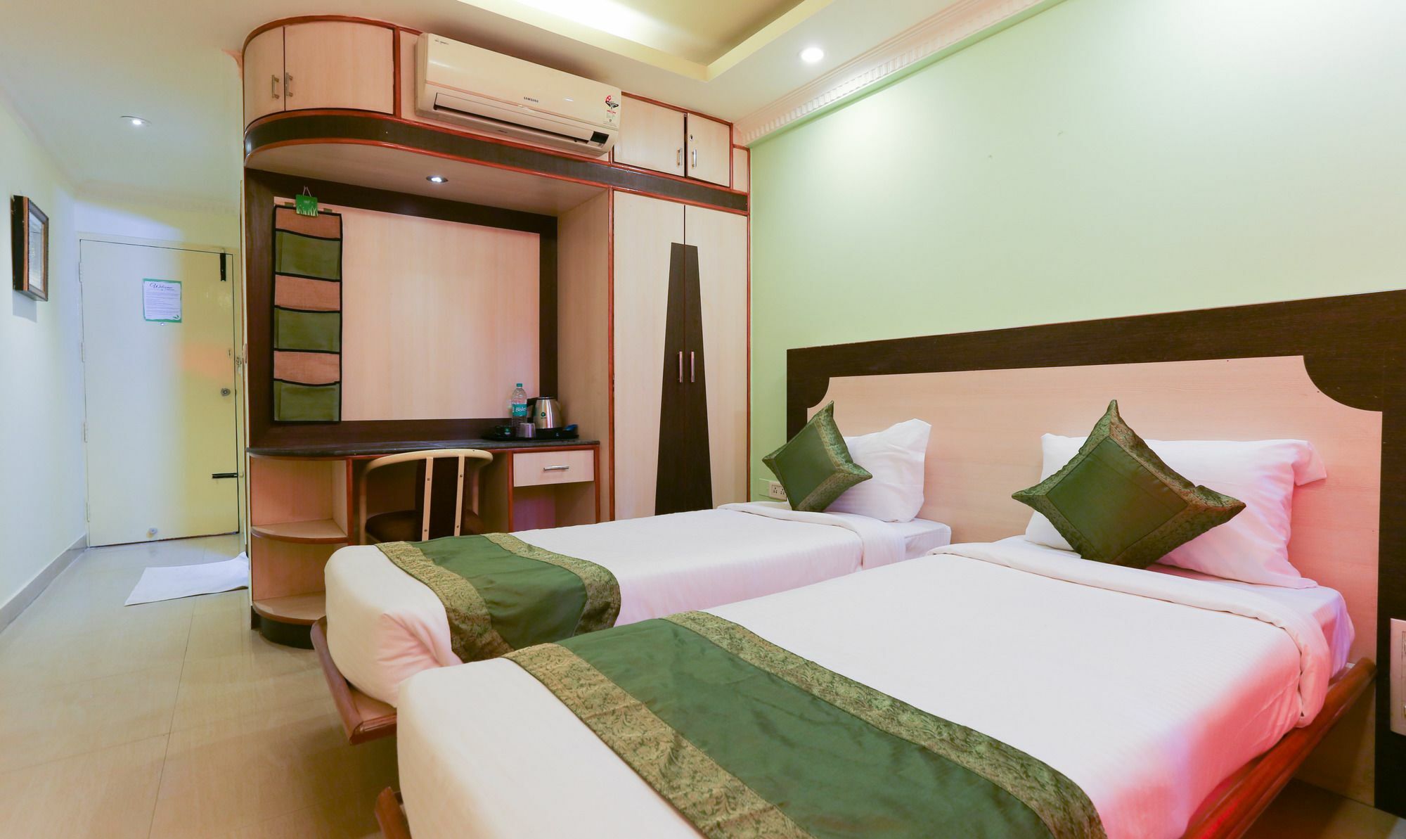 Hotel Treebo Trip Grand Regency Bangalore Exterior foto